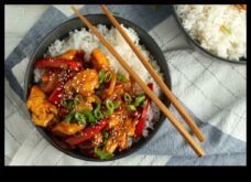 Wok Wonder Μάθετε τον τρόπο παραδεχτείτε κυριαρχείτε θυμίζει έργο τέχνης του ασιατικού stir-fry σαν ειδικός