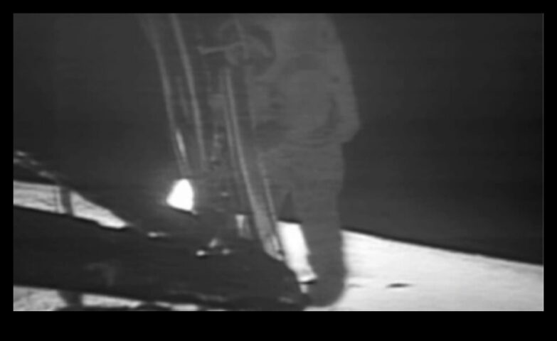 Τα αρχικά βήματα του Moonwalk Humanity στη σεληνιακή ακτογραμμή